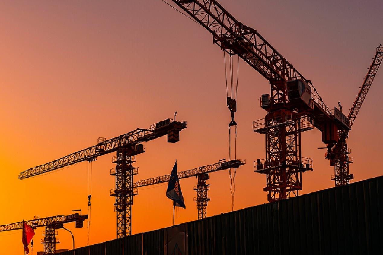 夕阳下建设中的市政工程 夕阳下建设中的市政工程